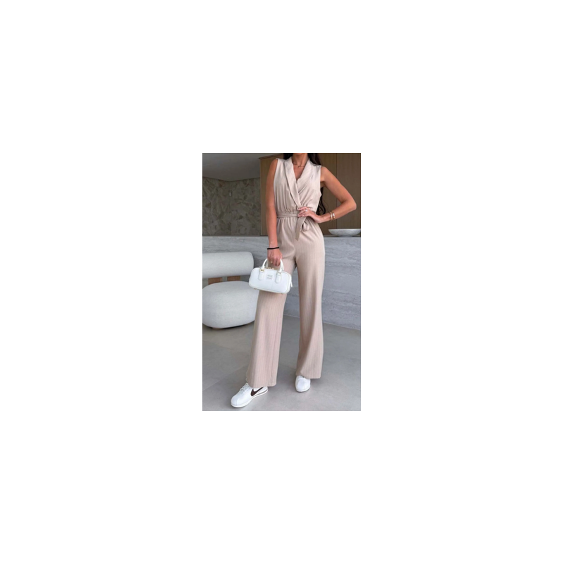 Combinaison pantalon fluide dans une matière très légère.