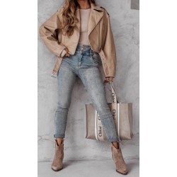 Jean femme en coupe skinny, l'élégance contemporaine et confort avec ce jean super stretch.