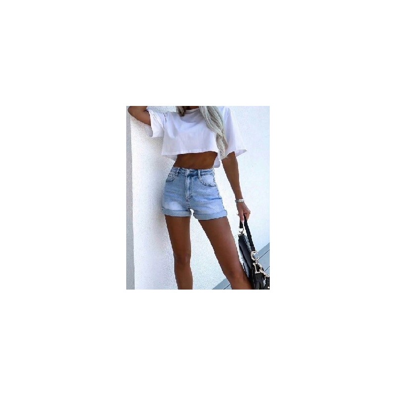 Short en jean femme avec une matière Stretch et confortable. Short en jean femme avec une matière Stretch et confortable.