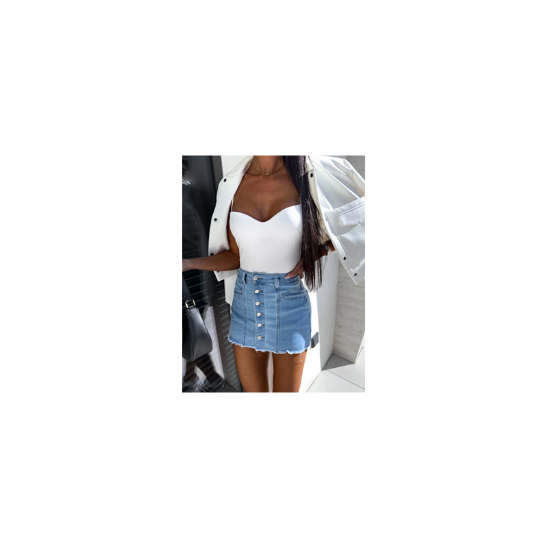 Short en jean femme avec une matière Stretch et confortable. Short en jean femme avec une matière Stretch et confortable.