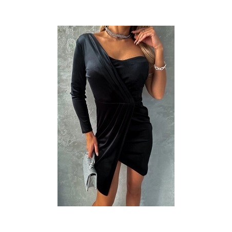Robe courte, manches longues.
