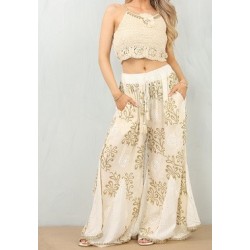 Ensemble bohème crochet  – Élégance  Adoptez un look frais et raffiné avec cet ensemble deux pièces composé d’un top crochet