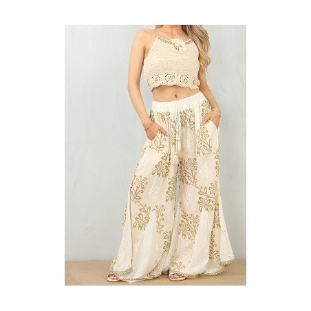 Ensemble bohème crochet  – Élégance  Adoptez un look frais et raffiné avec cet ensemble deux pièces composé d’un top crochet