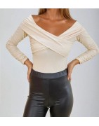 Body à col V décollecte avec empiècements croisé effet bardot.