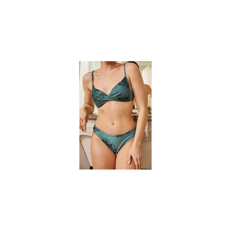 bikini 2 pièces en mesh à imprimé floral aquarelle offre un design croisé à l’avant pour un look élégant. bikini 2 pièces en mesh à imprimé floral aquarelle offre un design croisé à l’avant pour un look élégant.