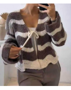 Pull en laine à lacets