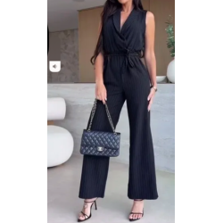 Combinaison pantalon fluide dans une matière très légère.